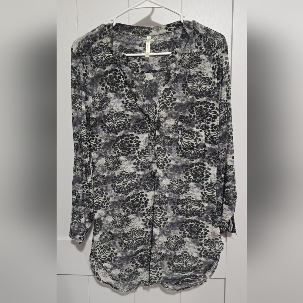 DNA Couture Black and White Floral Blouse